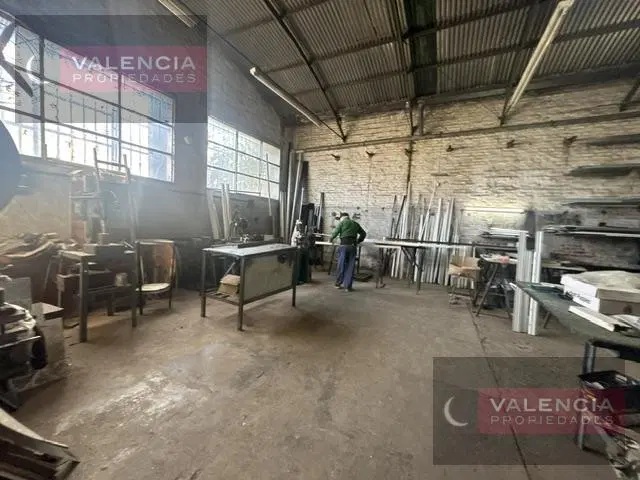 Muy buen galpon / déposito en venta y alquiler de 227 m2 en San Isidro 2
