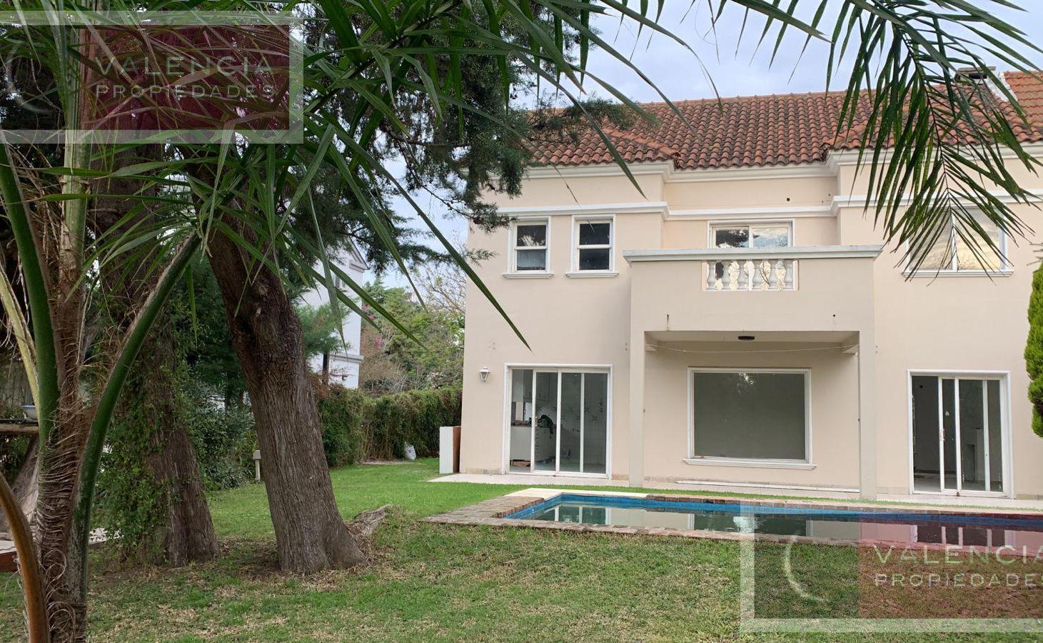 Foto de Casa en Barrio Cerrado con muy buenos accesos!!! de 4 dormitorios., imagen 1