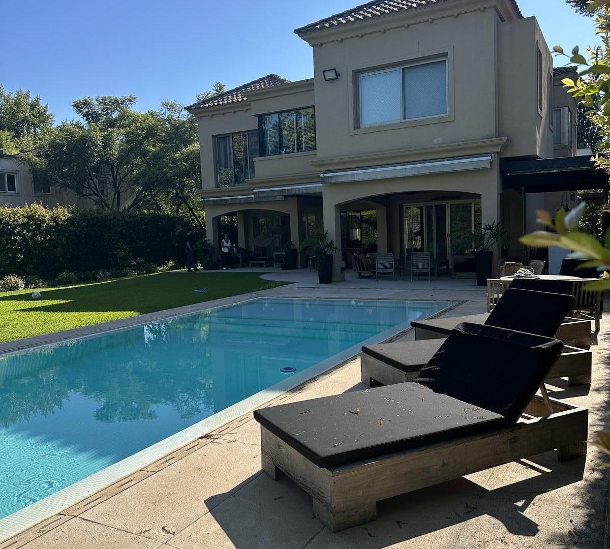 Foto de Casa en venta pequeño barrio cerrado de 4 dormitorios en Lomas de Jockey, imagen 2