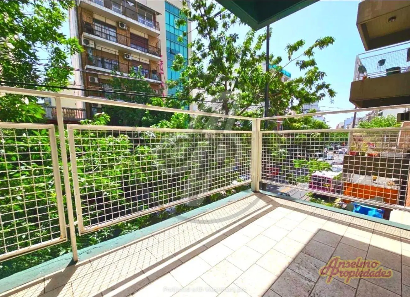 Vendo Departamento de 3 Ambientes. Balcón a la Av. Acoyte al 200.- 2