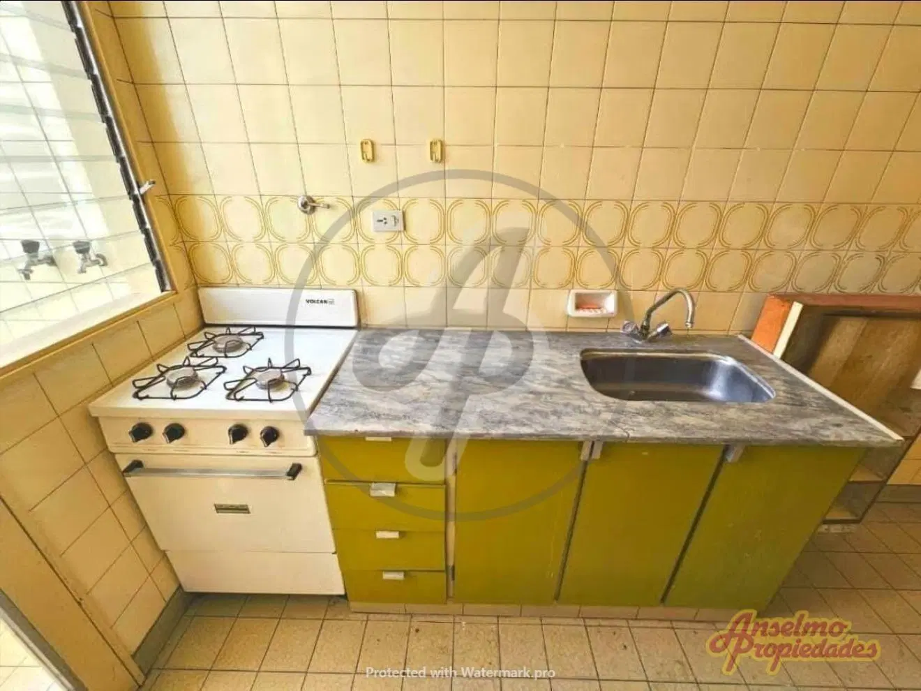 Vendo Departamento de 3 Ambientes. Balcón a la Av. Acoyte al 200.- 4