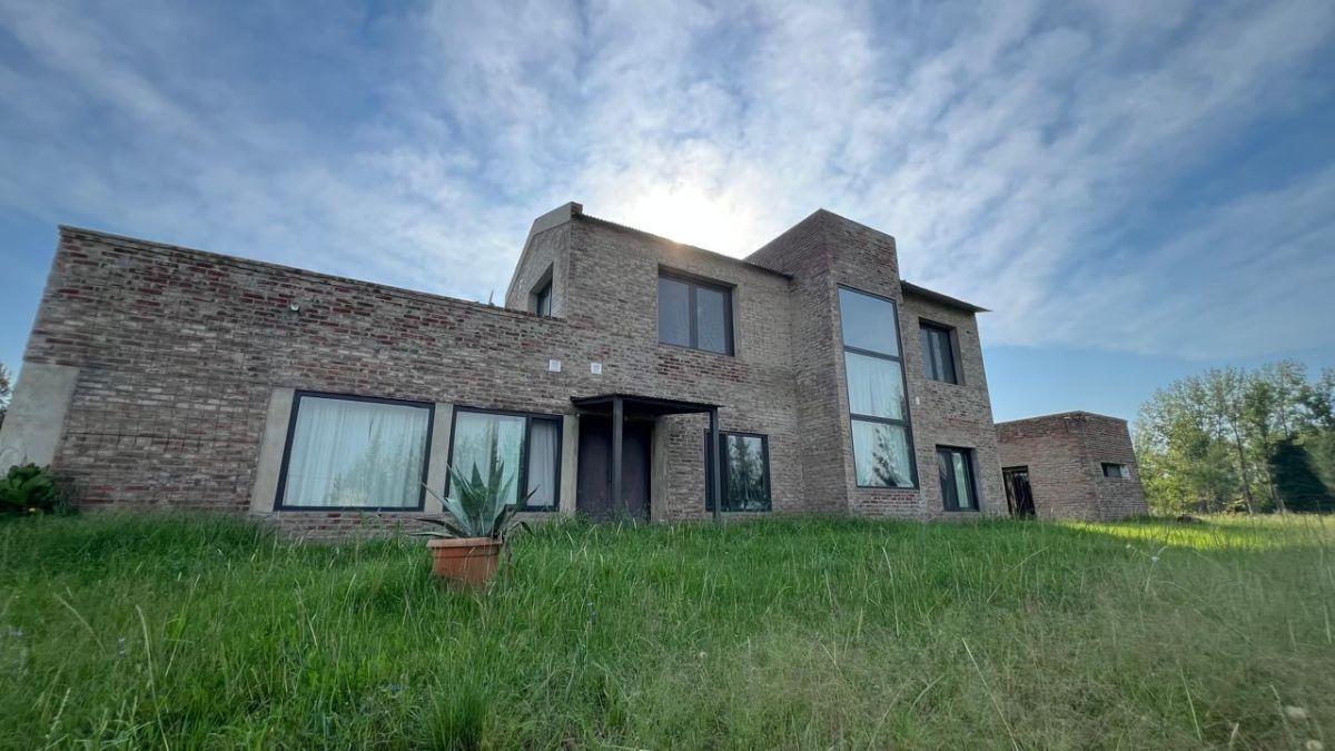 Casa quinta en Tomas Jofre 8306m2 a menos de 100km de CABA.