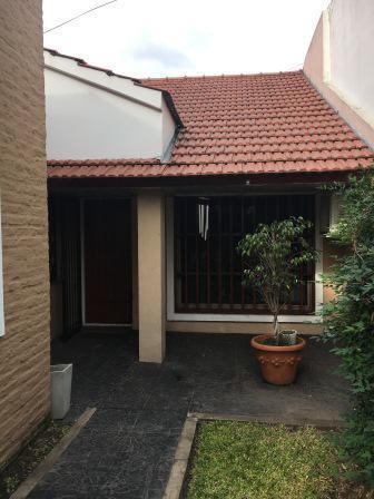 Foto de Impecable chalet con quincho - Temperley Este, imagen 1
