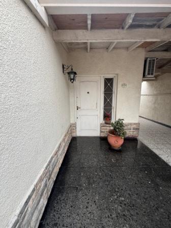 Foto de Casa con cochera y jardin, imagen 2
