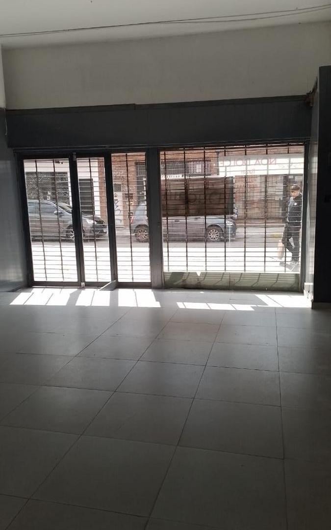 Foto de Local en Temperley Oeste a 100 mts de la Estacion, imagen 1