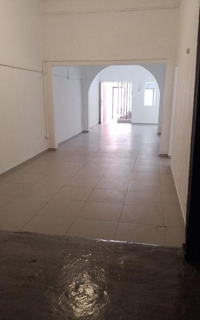 Foto de Local en Temperley Oeste a 100 mts de la Estacion, imagen 5