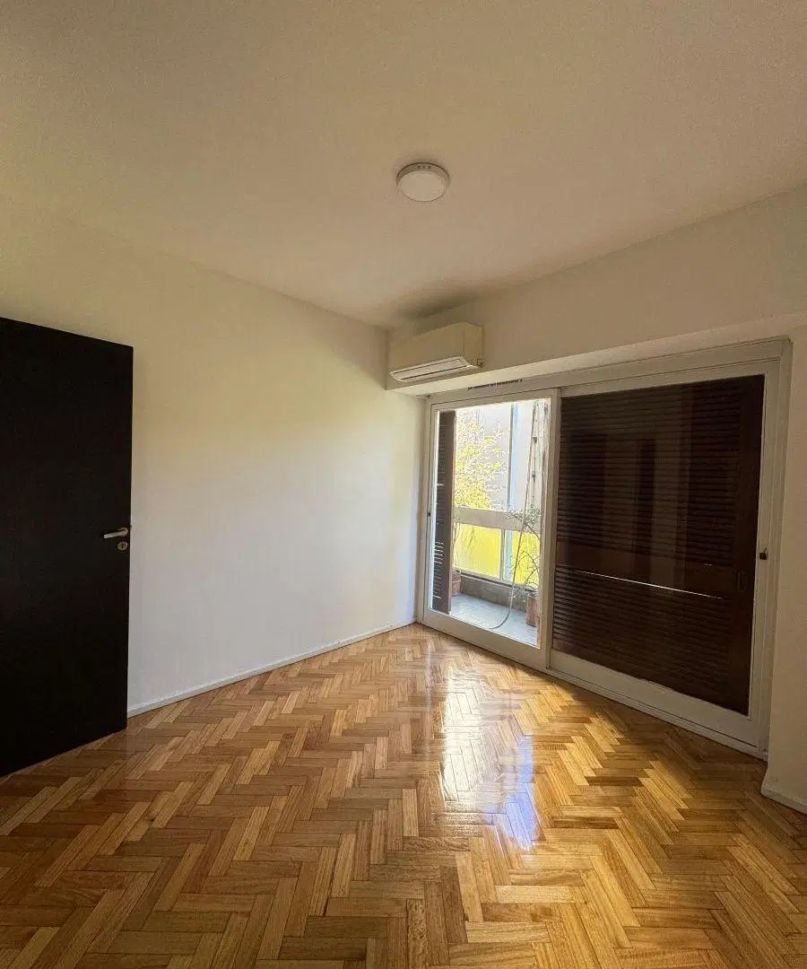 4 ambientes al frente con balcón muy luminoso en Palermo con cochera, palier privado y apto prof. 2