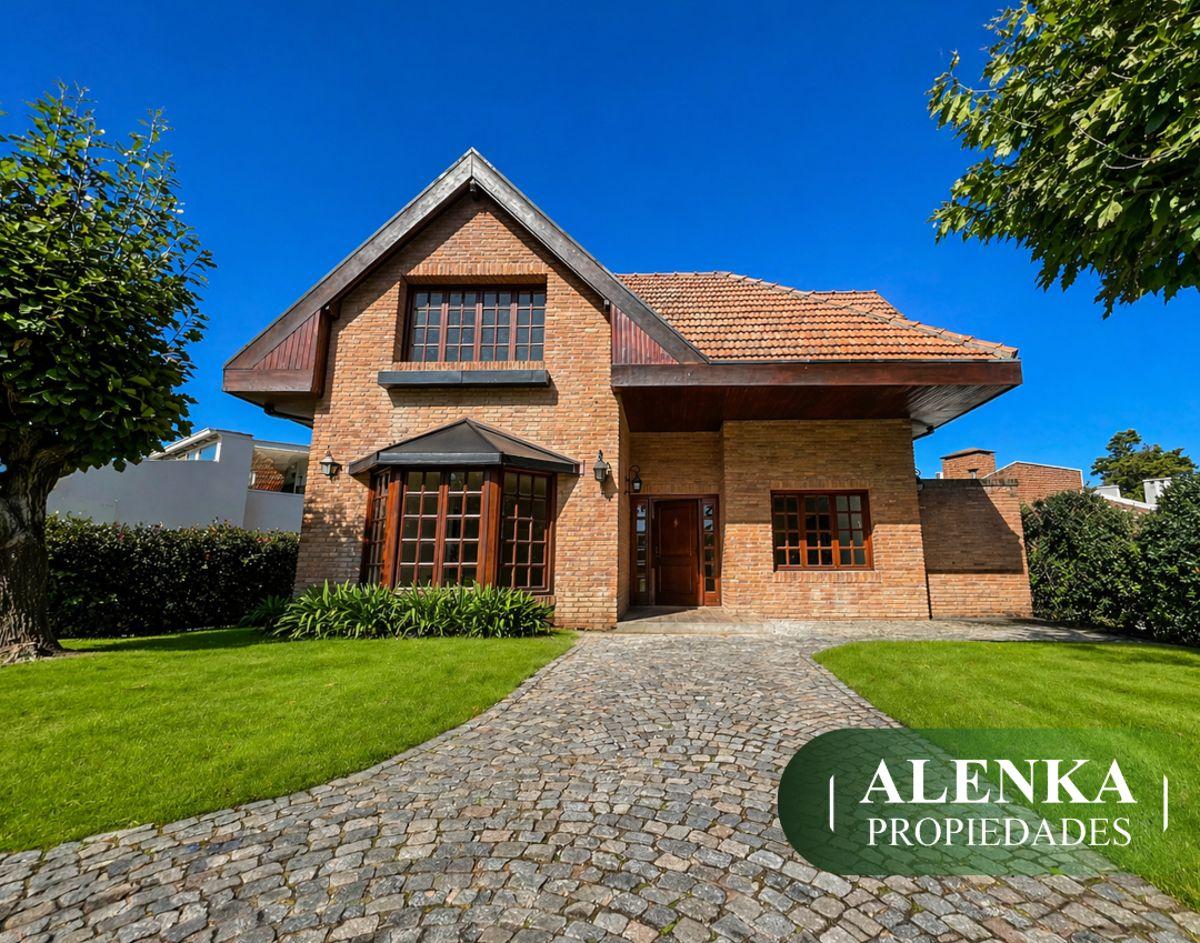 Venta | Chalet Impecable con visuales al sector del golf | Los Lagartos C. C