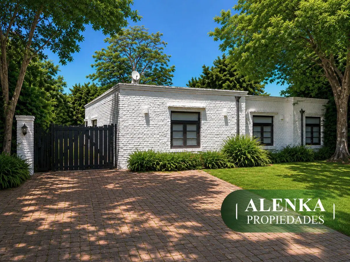 Venta / Alquiler | Excelente casa desarrollada en una planta | Los Lagartos CC 3