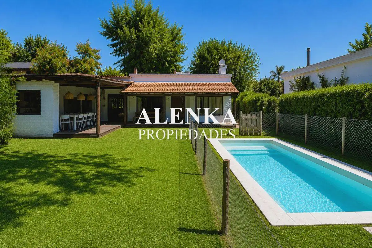 Venta / Alquiler | Excelente casa desarrollada en una planta | Los Lagartos CC 2