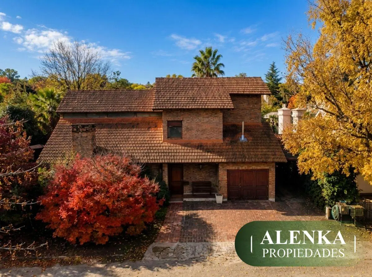 Venta | Casa con Orientación Privilegiada y Hermoso Jardín en Gran Lote de 1020 m² | Los Lagartos Cc 1