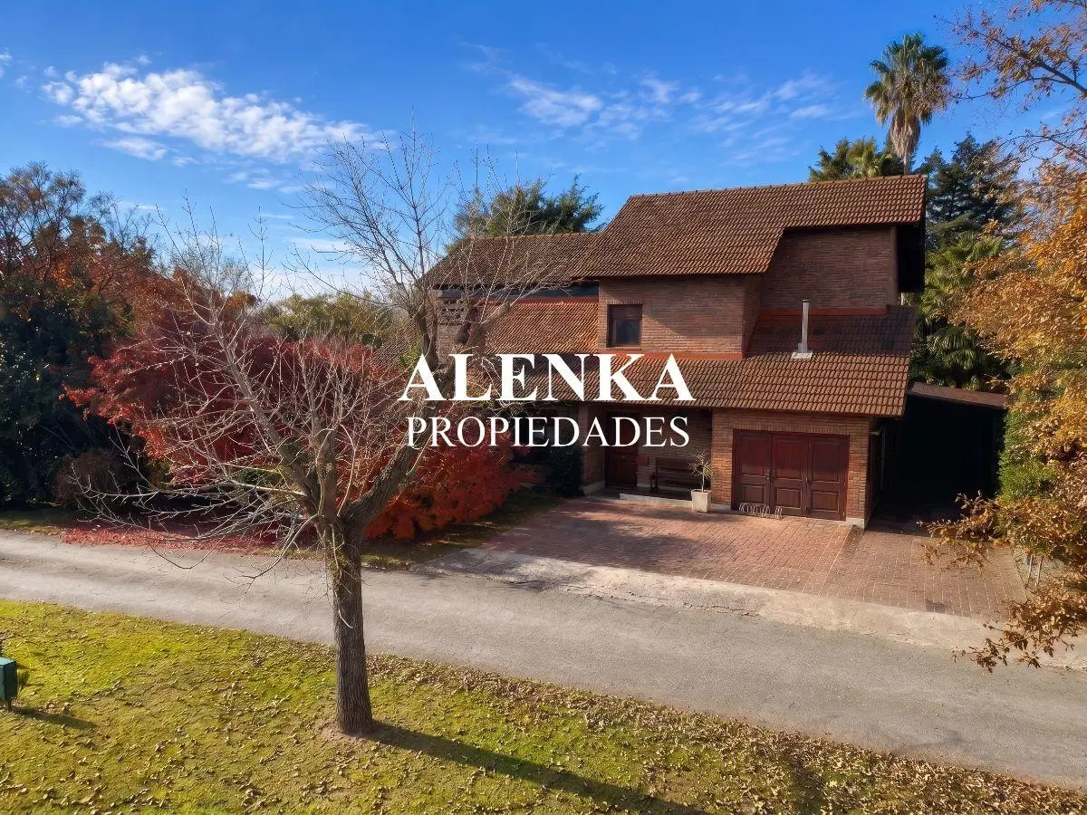 Venta | Casa con Orientación Privilegiada y Hermoso Jardín en Gran Lote de 1020 m² | Los Lagartos Cc 2