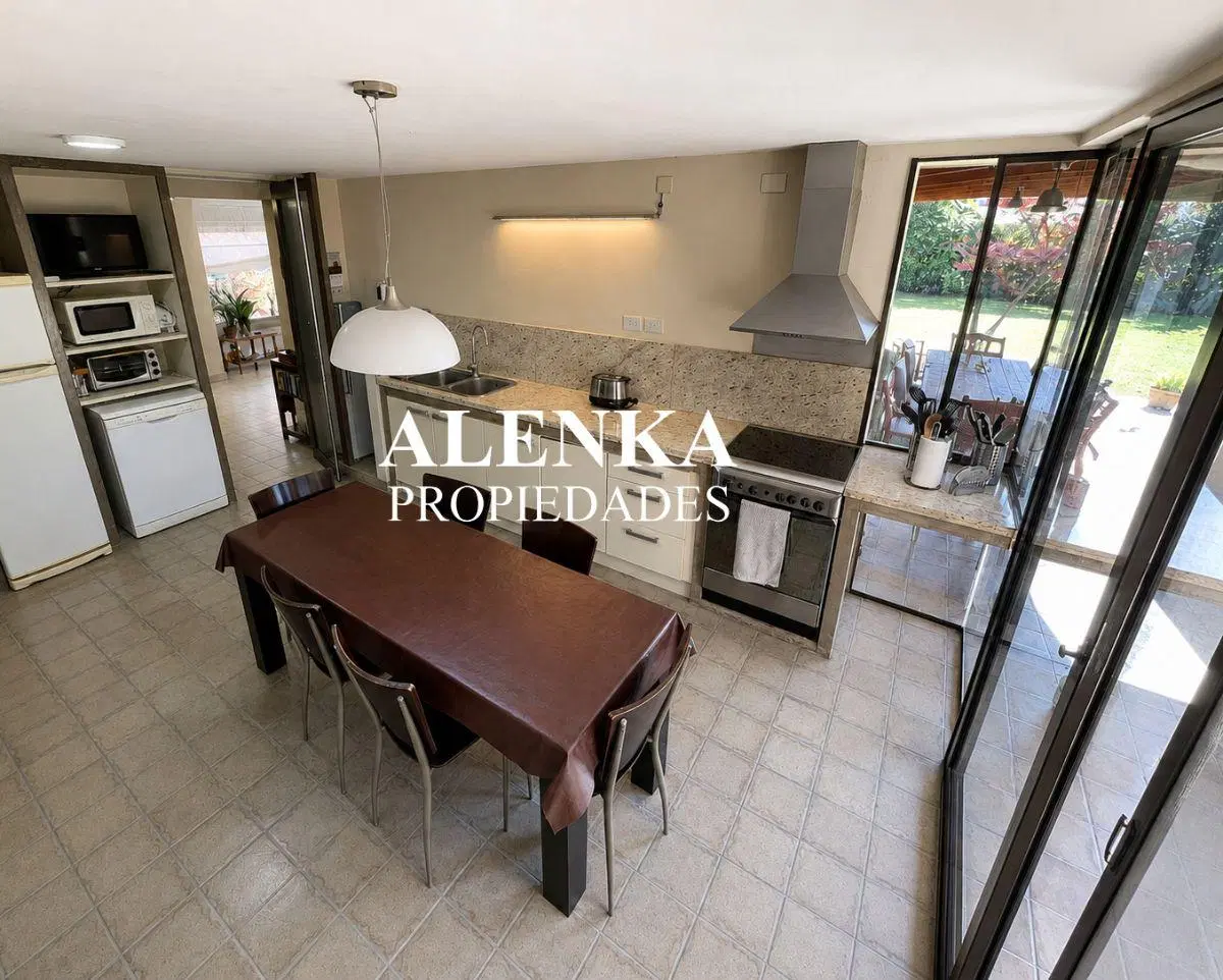 Venta | Casa con Orientación Privilegiada y Hermoso Jardín en Gran Lote de 1020 m² | Los Lagartos Cc 5