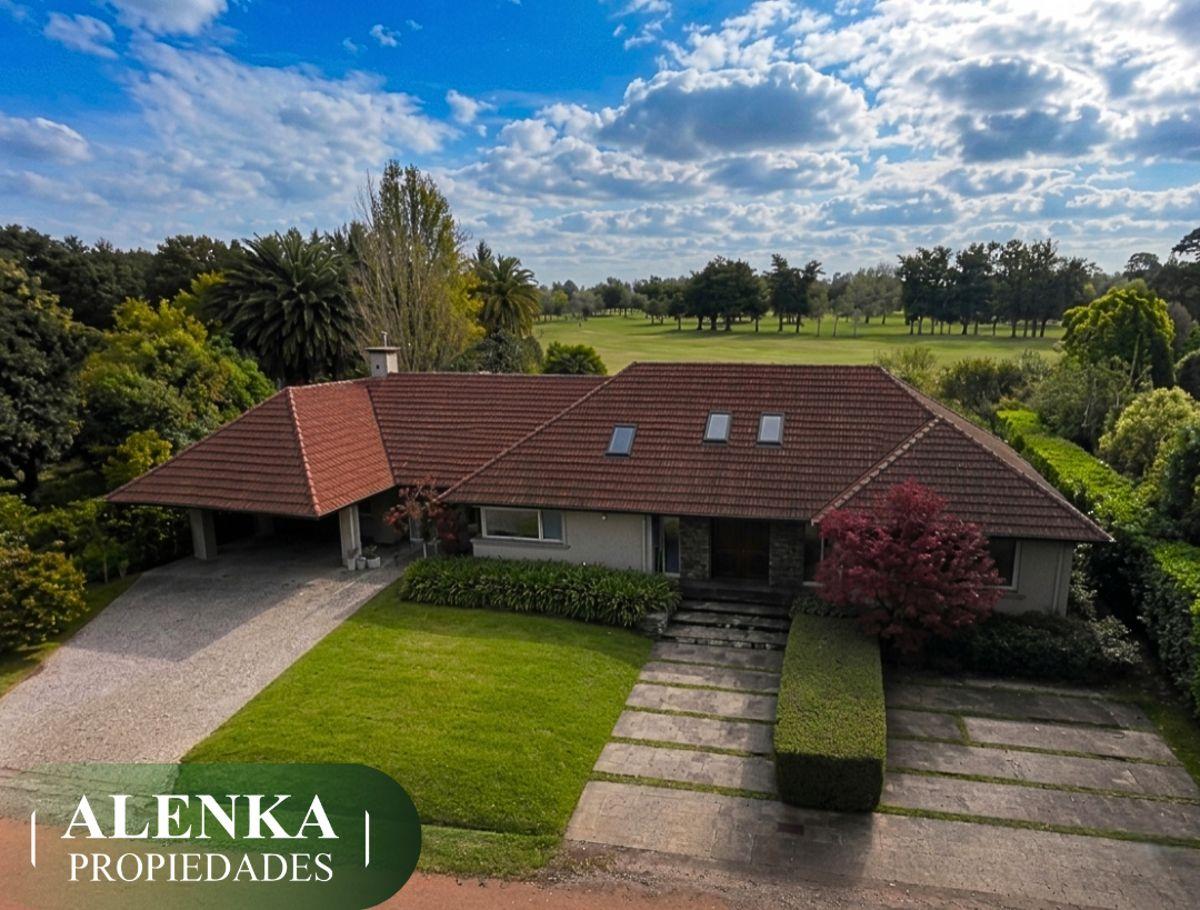 VENTA | Exclusiva Residencia sobre el GOLF en doble lote de 1.475 m² | Los Lagartos C.C