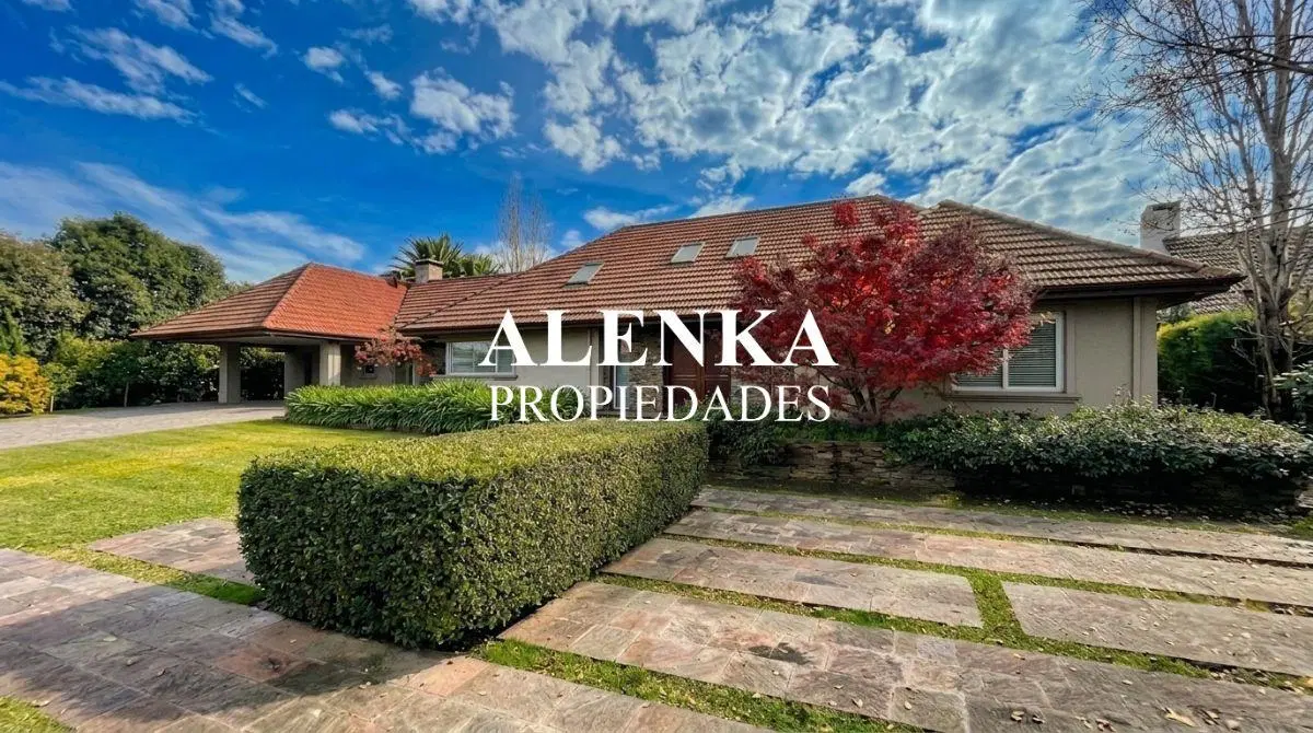 VENTA | Exclusiva Residencia sobre el GOLF en doble lote de 1.475 m² | Los Lagartos C.C 2