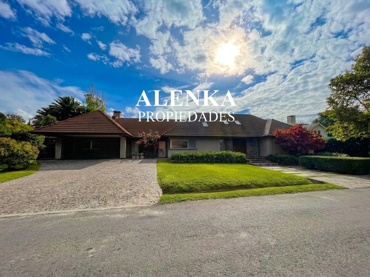 VENTA | Exclusiva Residencia sobre el GOLF en doble lote de 1.475 m² | Los Lagartos C.C 4