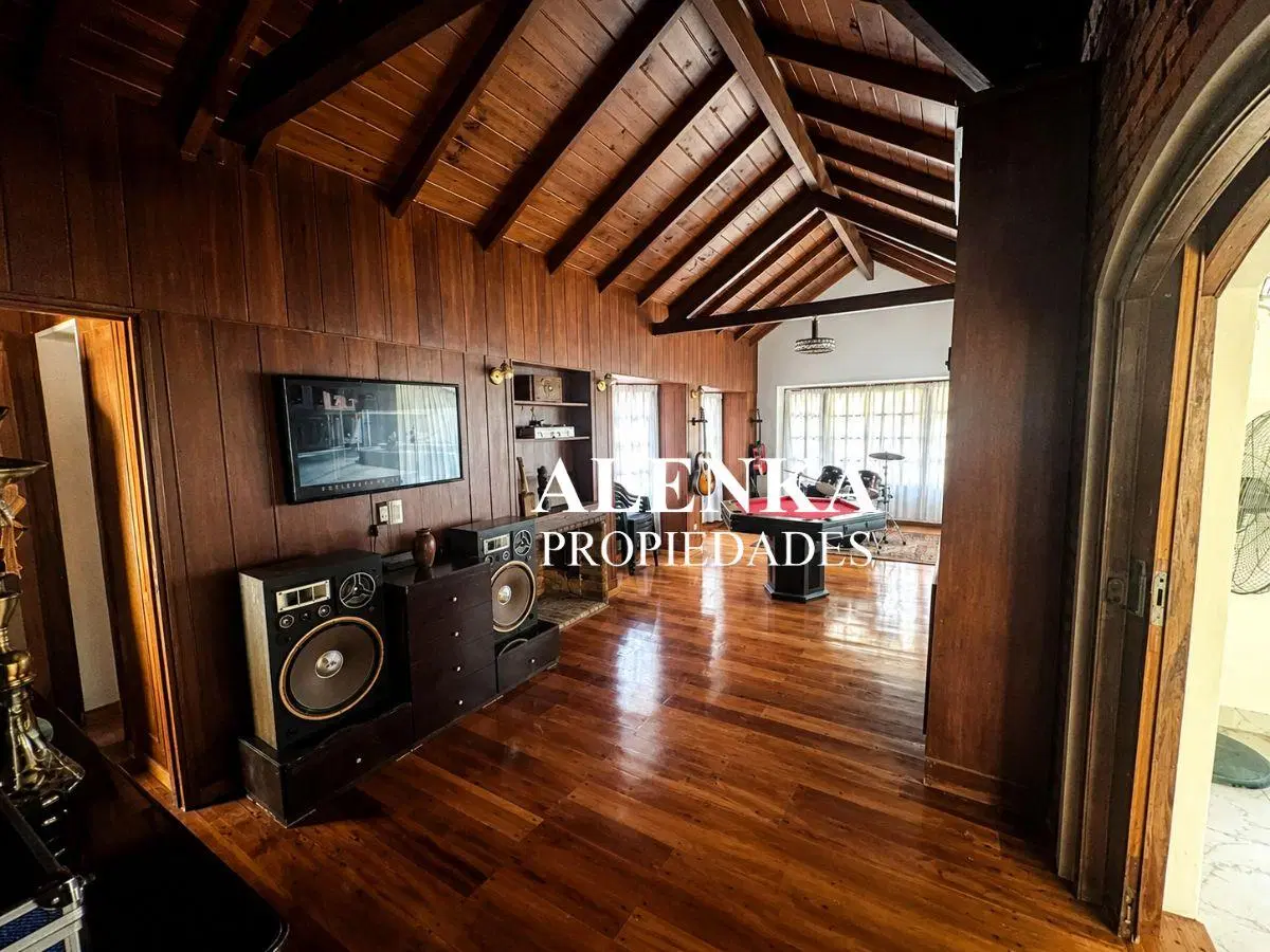 Venta | 6 ambs desarrollados en una planta sobre tres lotes de 1598 m² totales | Los Lagartos C.C 4