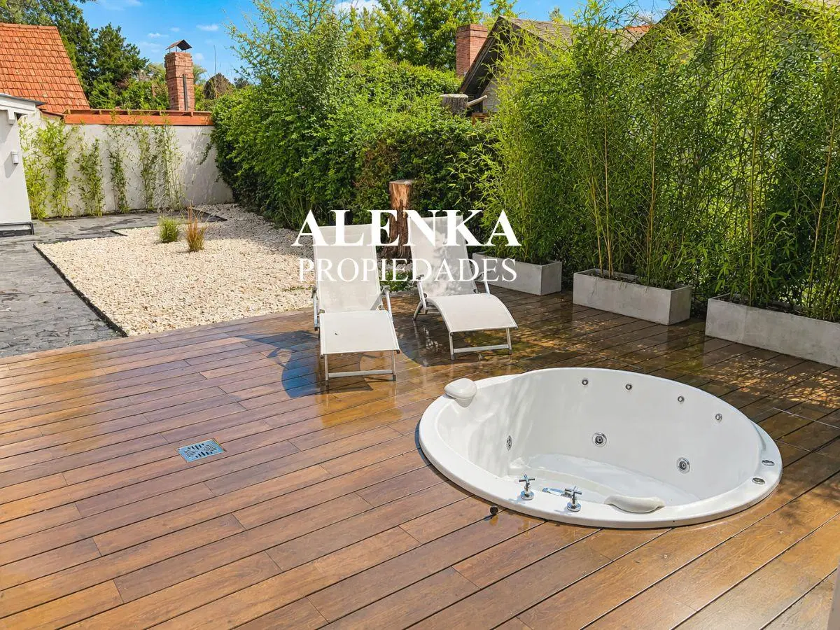 Venta | Moderna propiedad con 5 dormitorios, quincho cerrado, family y gran terreno libre de 1050 m² 4