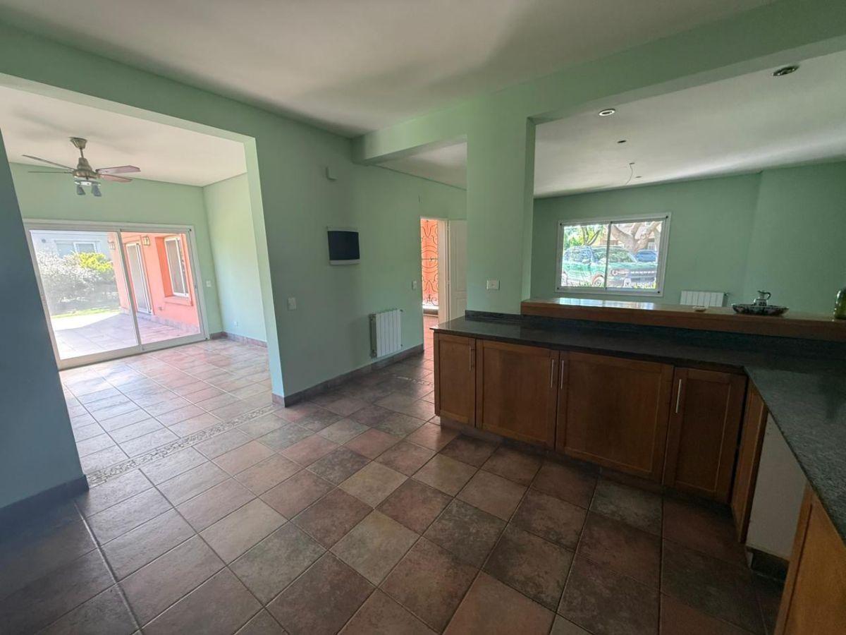 Foto de Casa con 1271 m² en venta con 3 dormitorios en El Nacional, imagen 2