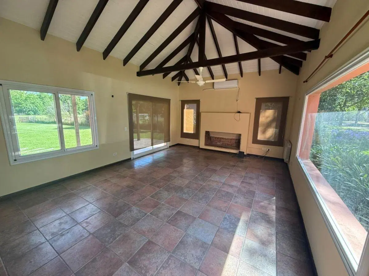 Casa con 1271 m² en venta con 3 dormitorios en El Nacional 4