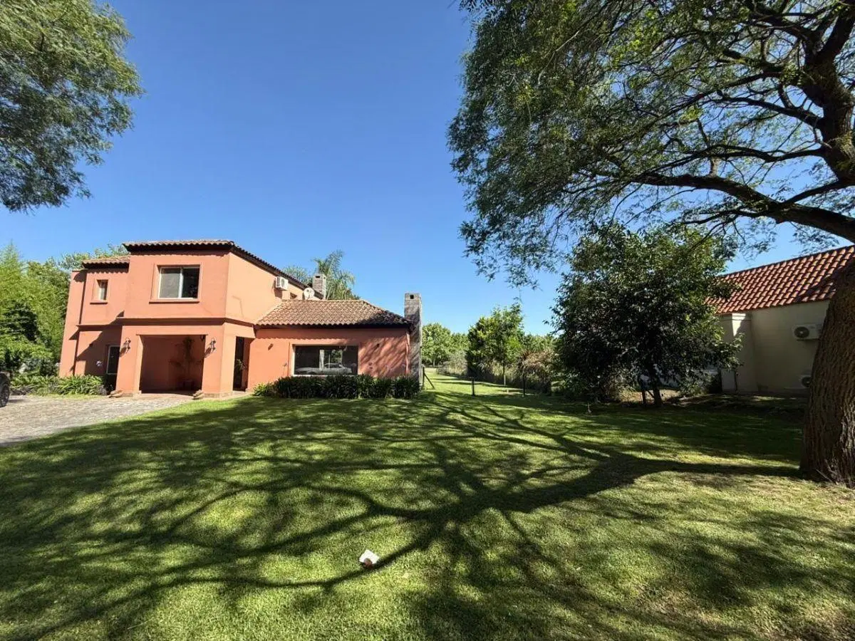 Casa con 1271 m² en venta con 3 dormitorios en El Nacional 1