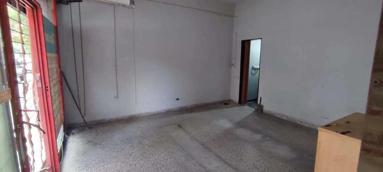 LOCAL DE 35 M2 A LA CALLE. ( A 1 C/ AV. WARNES, Y 1 C/ AV. DR. HONORIO PUEYRREDÓN Y EN ZONA DE LOC 5