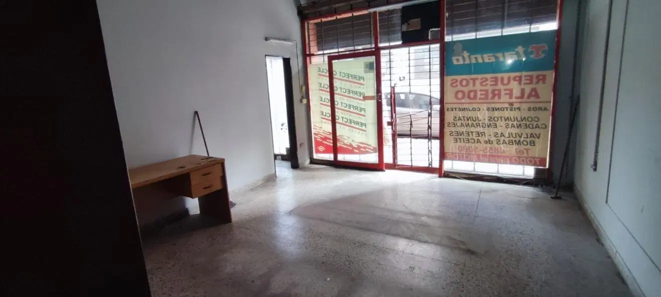 LOCAL DE 35 M2 A LA CALLE. ( A 1 C/ AV. WARNES, Y 1 C/ AV. DR. HONORIO PUEYRREDÓN Y EN ZONA DE LOC 1