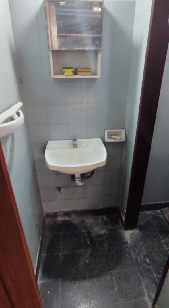 Foto de LOCAL DE 35 M2 A LA CALLE. ( A 1 C/ AV. WARNES, Y 1 C/ AV. DR. HONORIO PUEYRREDÓN Y EN ZONA DE LOC, imagen 2