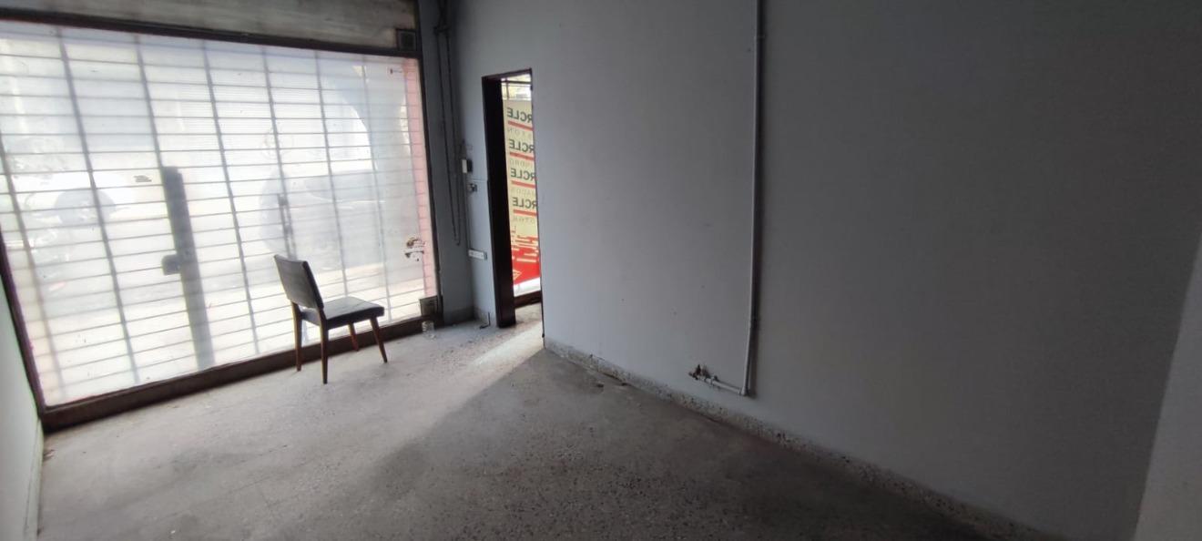 Foto de LOCAL DE 35 M2 A LA CALLE. ( A 1 C/ AV. WARNES, Y 1 C/ AV. DR. HONORIO, imagen 3