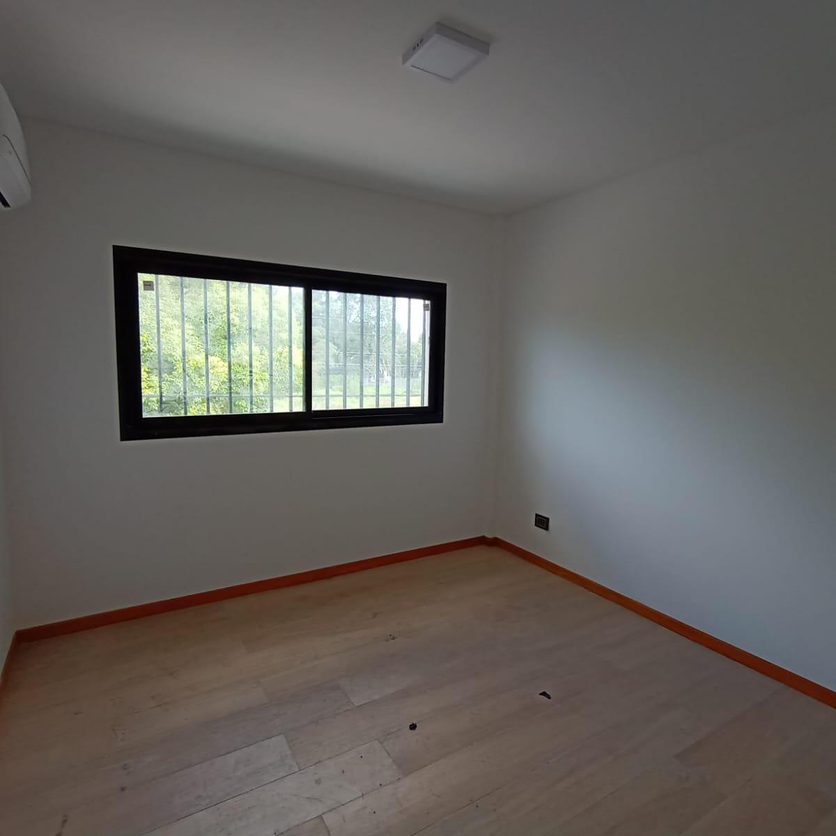 Hermoso Departamento a Nuevo de 2 Dorm. con Cochera! 2