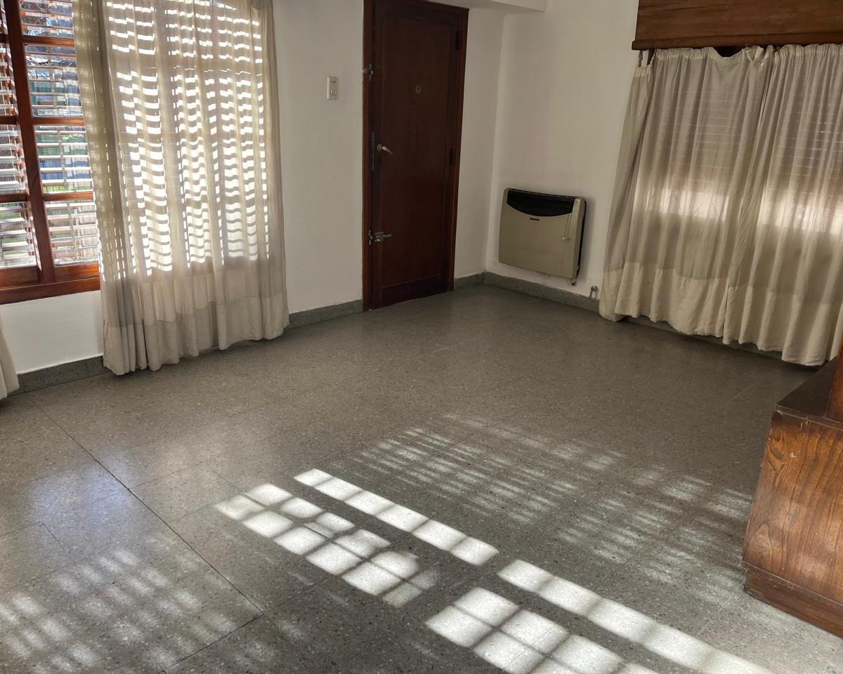 Casa en Adrogue de dos plantas a terminar
