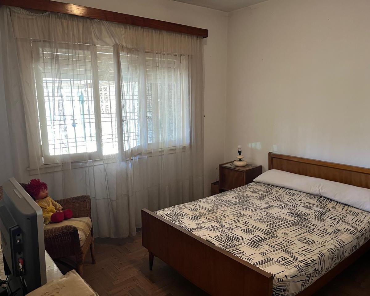 Casa tipo Chalet con 2 dormitorio cochera y jardin APTA CREDITO!!!