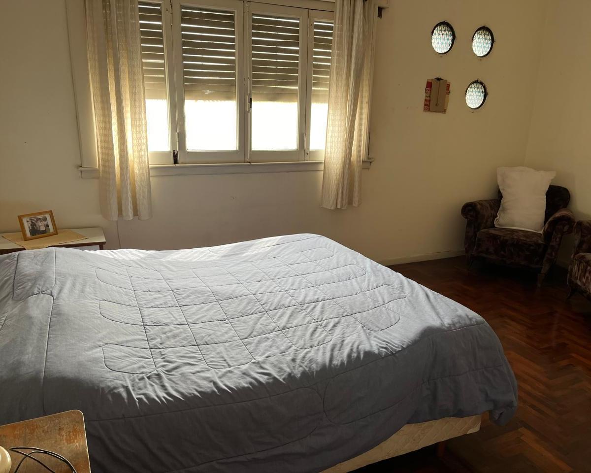 2 Casas de 3 Dorm. con Fondo Cada Una! a 1 Cuadra de Yrigoyen! Apta Credito 4