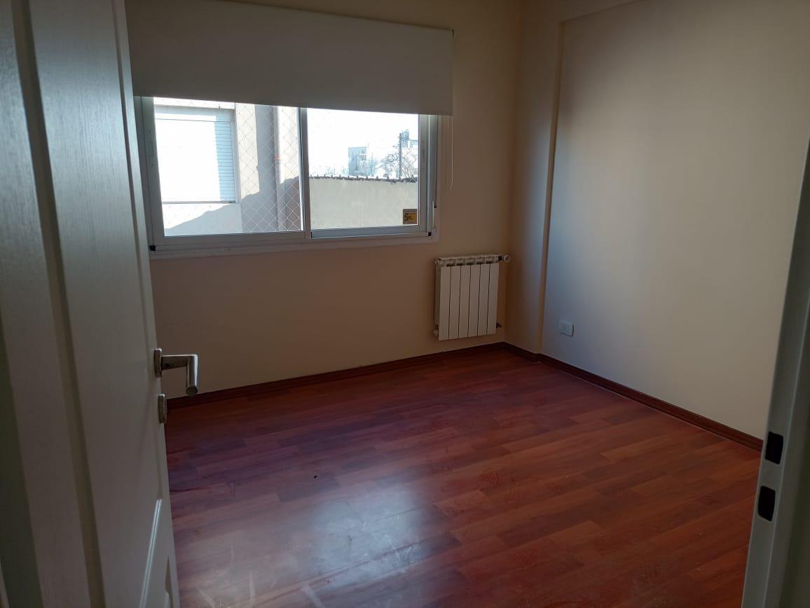 Departamento con Balcon y Cochera! 2