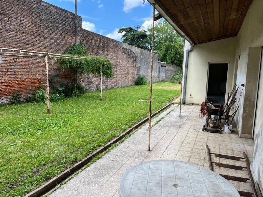 Lote de 13x56 con casa refaccionada!