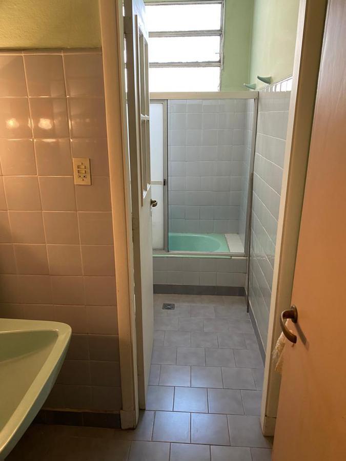 Chalet sobre dos lotes a 1/2 cuadra de Av Hipolito Yrigoyen!