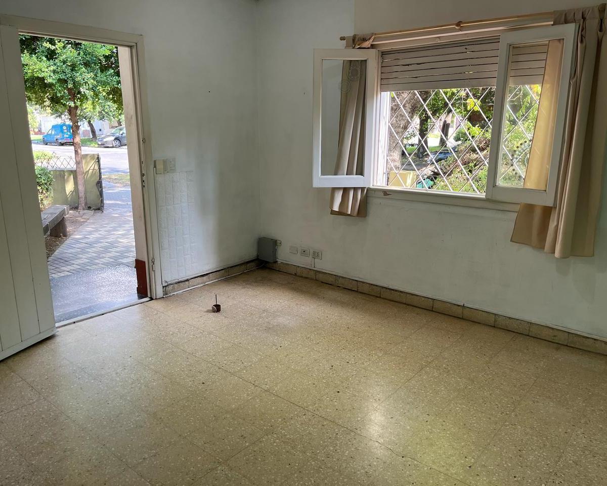 Casa en esquina! Propiedad reciclada con planos