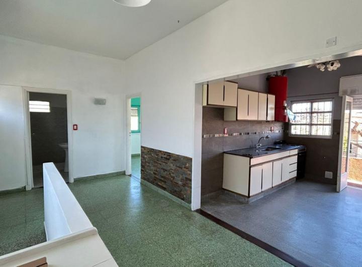 Departamento con patio y sin expensas! 1