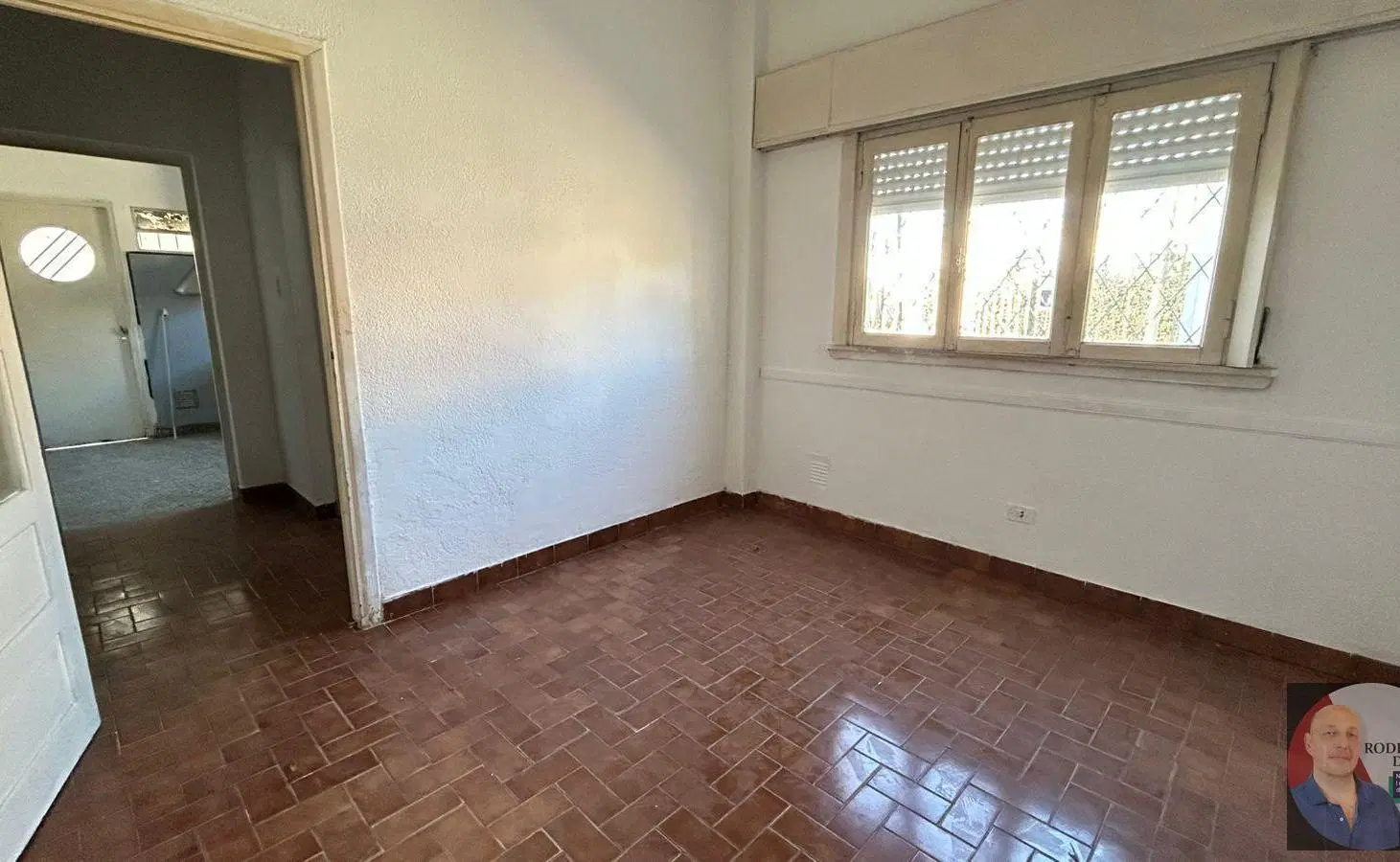 Casa de 2 dormitorios con entrada de auto! 2