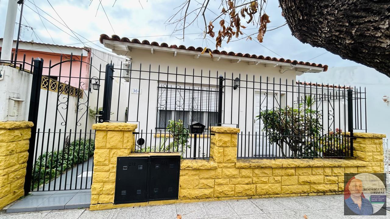 Casa de 2 dormitorios, patio y terraza!