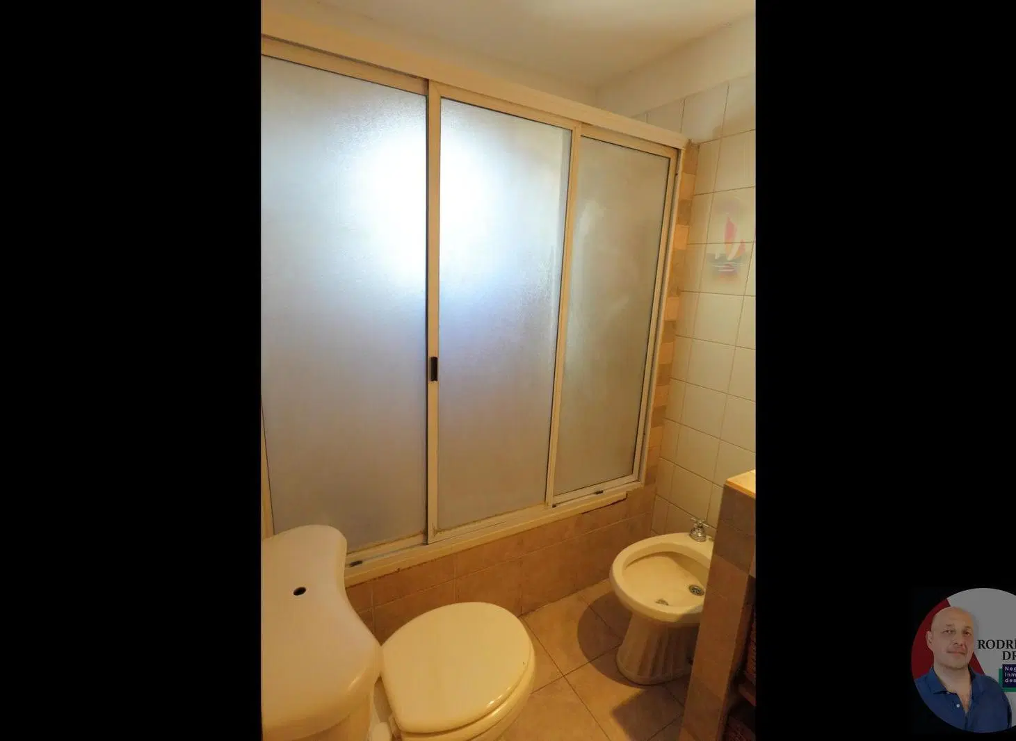 Chalet con garage, 4 habitaciones y pileta en Turdera! 2
