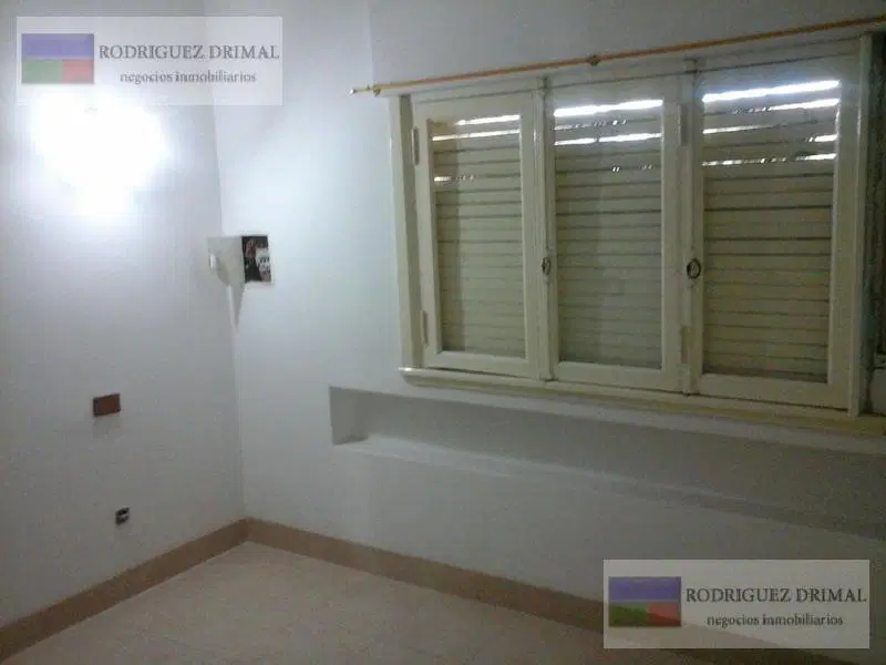 Casa dos dormitorios y patio cubierto! 8
