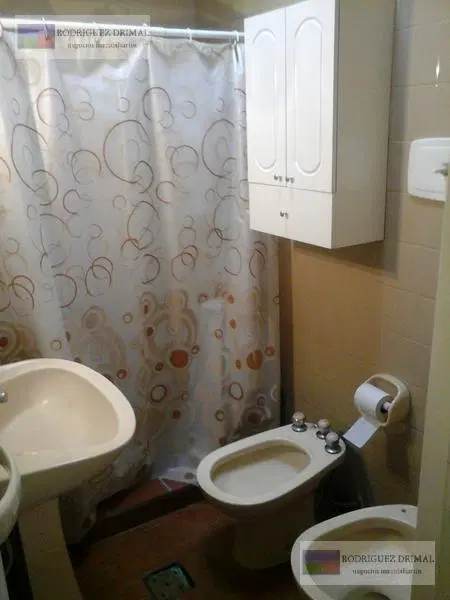 Casa dos dormitorios y patio cubierto! 2