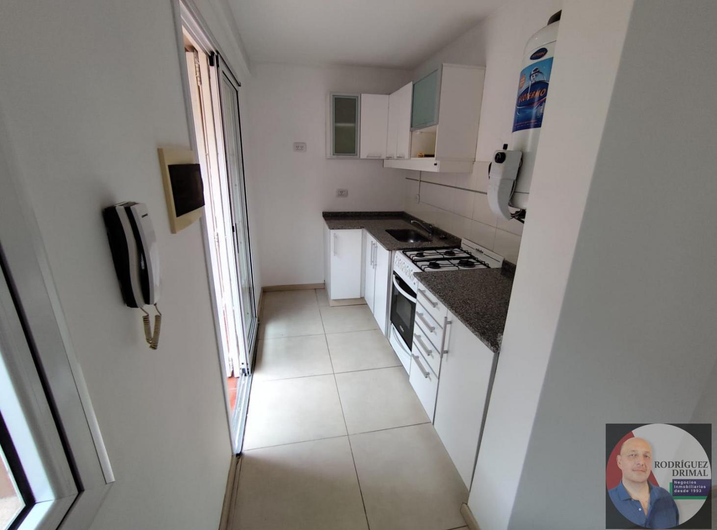 Foto de Departamento con patio y cochera! APTO CREDITO, imagen 3