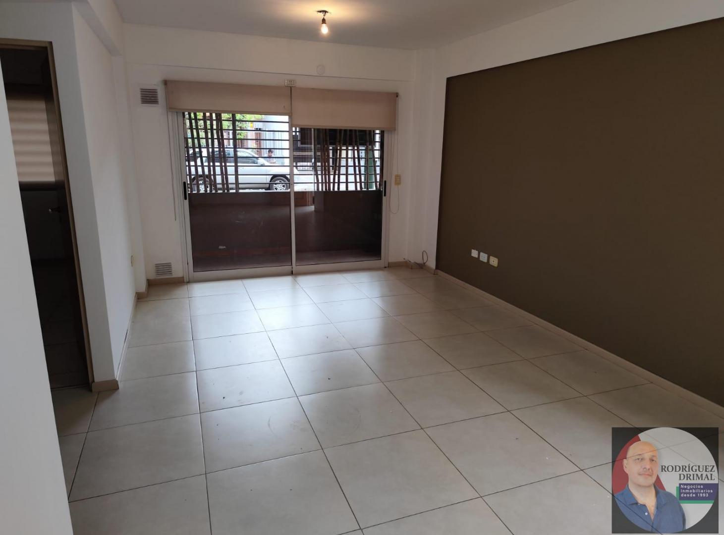 Foto de Departamento con patio y cochera! APTO CREDITO, imagen 1