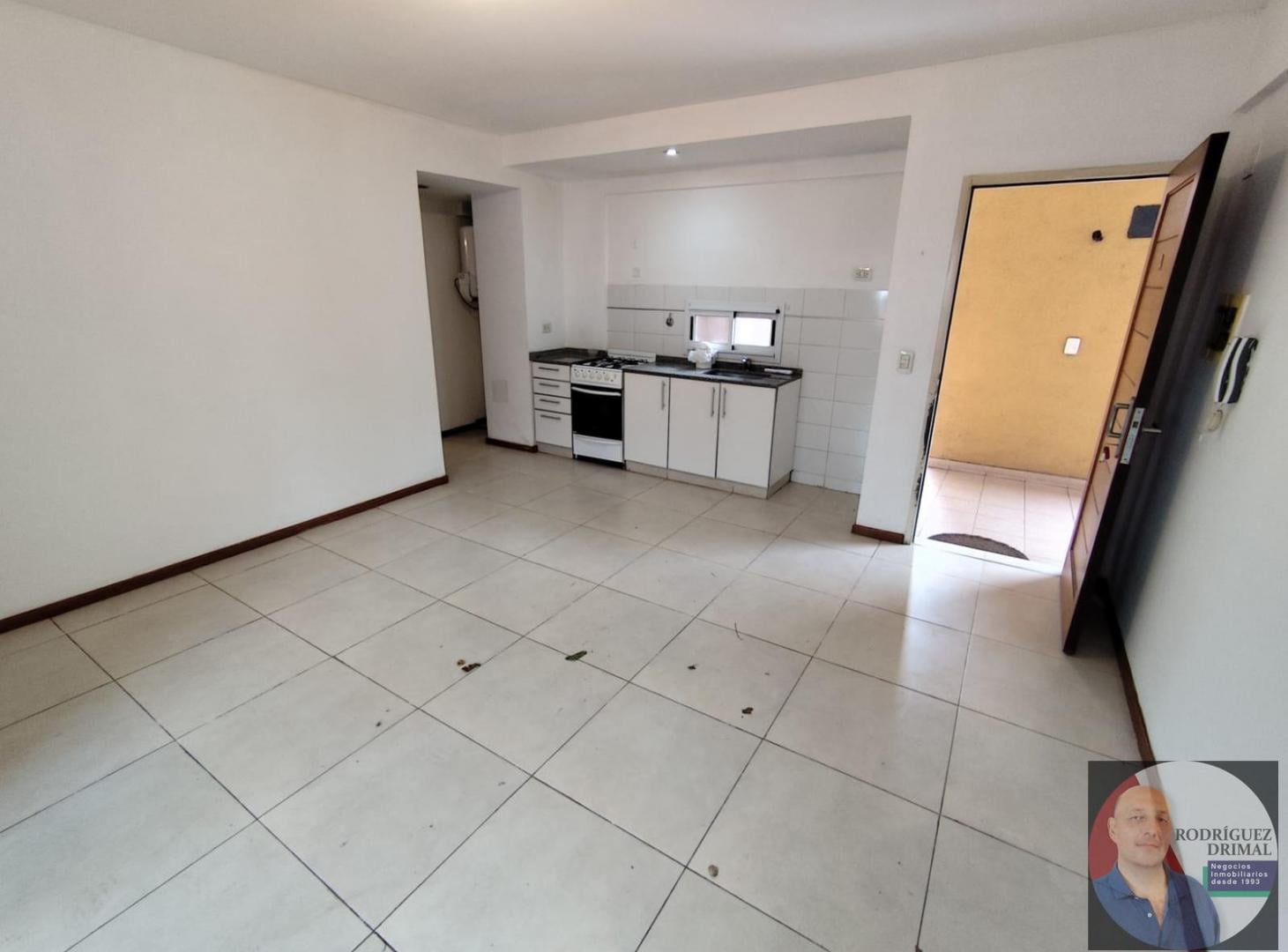 Foto de Departamento 2 ambientes a 5 cuadras de la estación de Banfield - APTO, imagen 2