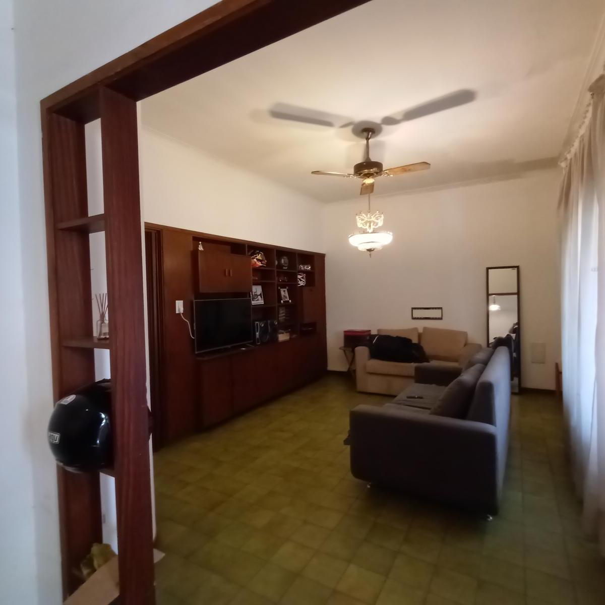 Chalet y Departamento Sobre Lote de 295 m² a m de Av Espora 3
