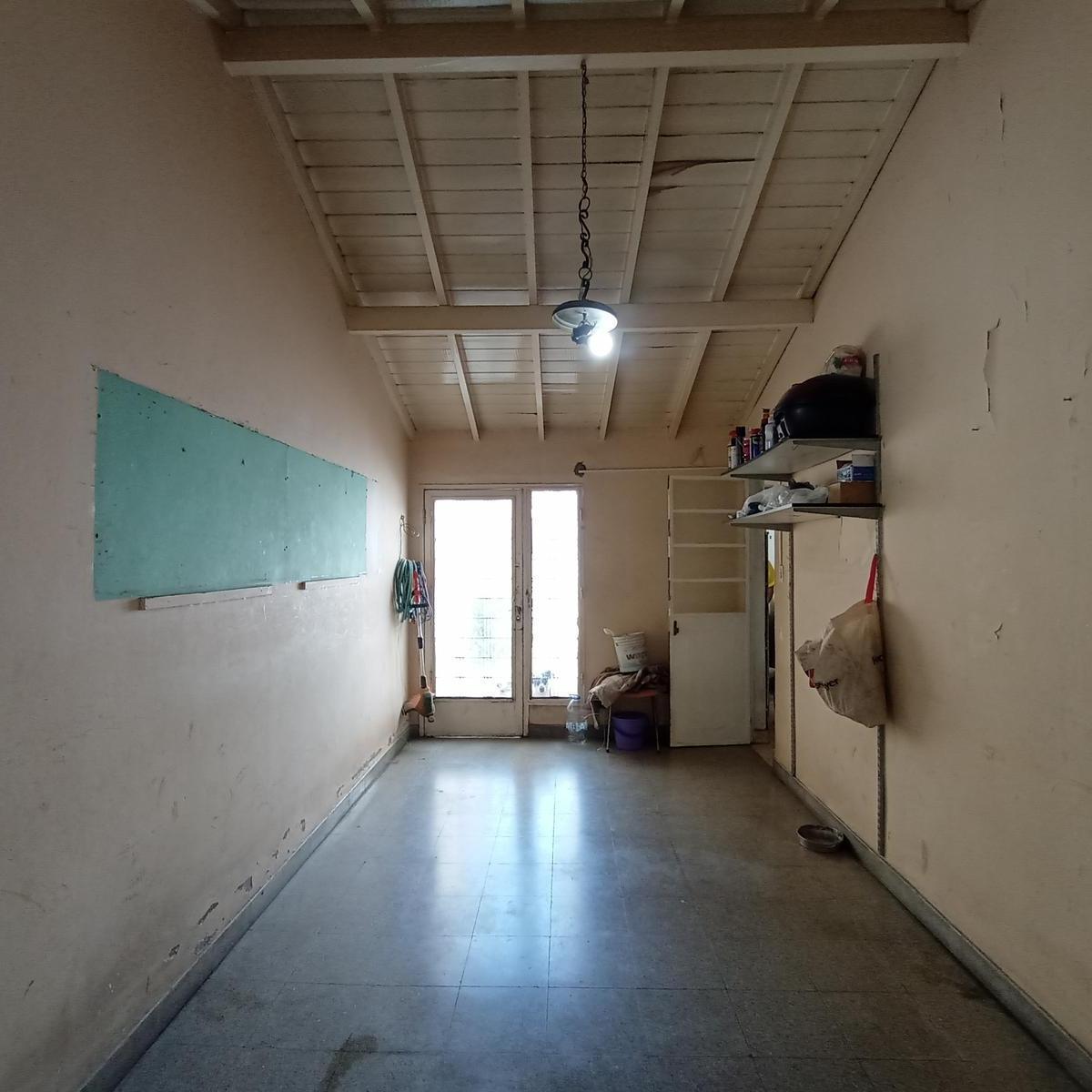 Chalet y Departamento Sobre Lote de 295 m² a m de Av Espora 1