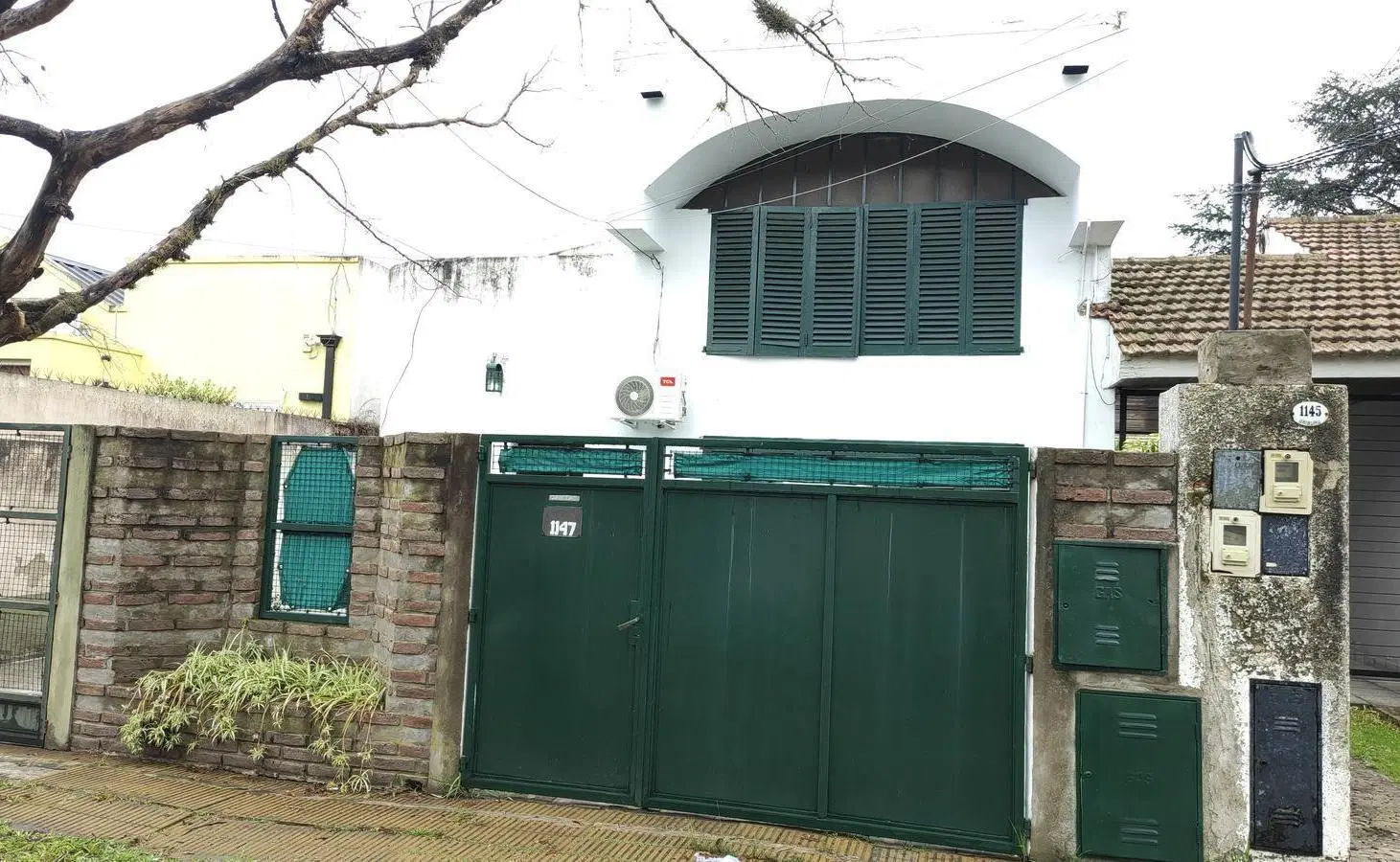 CASA TIPO DUPLEX CON CON ESPACIO GUARDA COCHE Y PEQUEÑO JARDIN 2