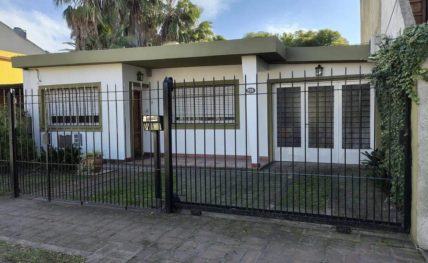 CASA A MTS DE AV. ESPORA EN EXCELENTE ESTADO 3